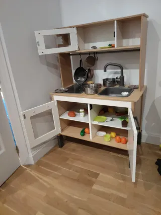 Cocinita Ikea con accesorios