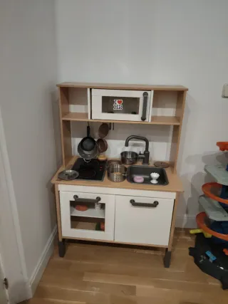 Cocinita Ikea con accesorios