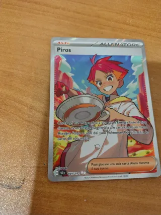 Piros Allenatore Carta Pokémon Scarlatto Violetto