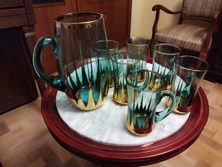 Jarra y 6 vasos de cristal dorado y verde
