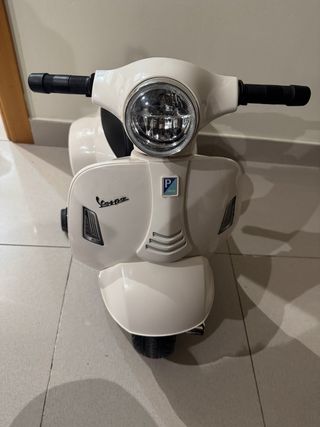 Moto eléctrica infantil Vespa