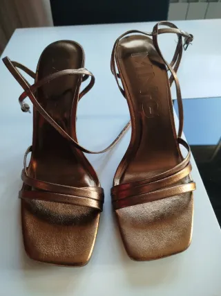 Sandalias doradas tacón fino