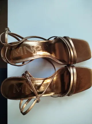 Sandalias doradas tacón fino
