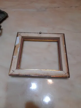 Cornice in legno dorato