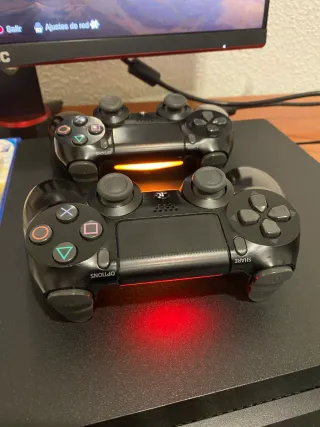 PS4 Slim 1TB Negra + 2 Mandos + 2 juegos