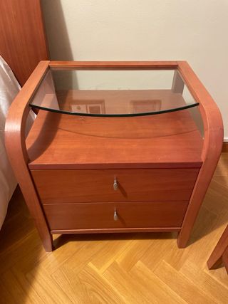 Mesitas de noche de madera y cristal
