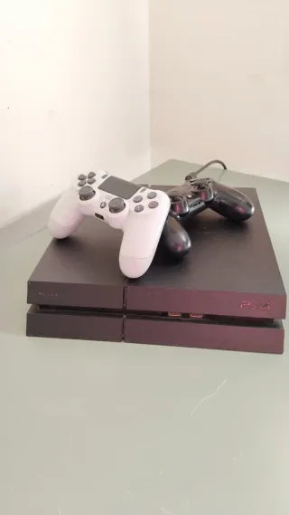 Consola PS4 Negra +2 Mando + 3 Juegos