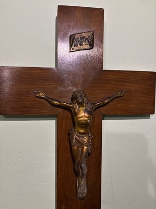 Crucifijo de madera antiguo