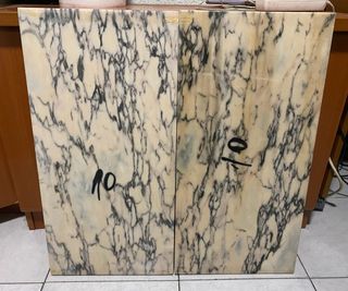 Piezas de mármol con veta negra