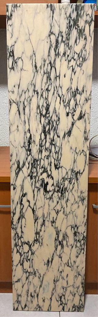 Piezas de mármol con veta negra