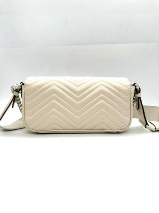 Bolso Gucci GG Marmont acolchado Beige