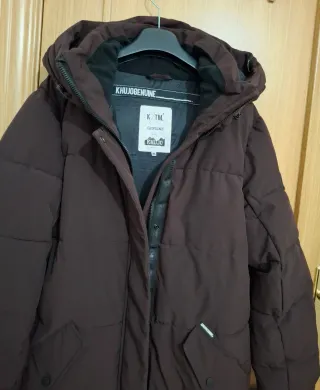 Abrigo Khujo marrón largo