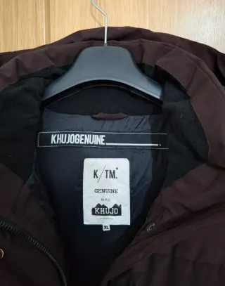 Abrigo Khujo marrón largo