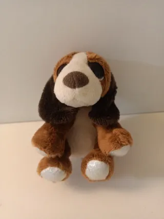 Peluche perro marrón y blanco