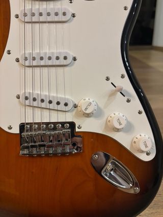 Fender Squier Stratocaster Guitarra Eléctrica