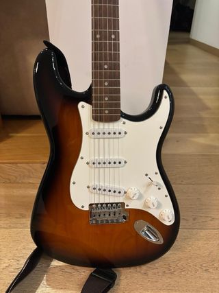 Fender Squier Stratocaster Guitarra Eléctrica