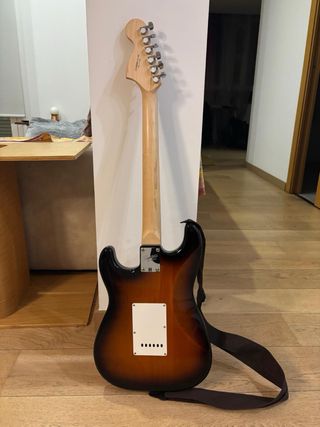 Fender Squier Stratocaster Guitarra Eléctrica