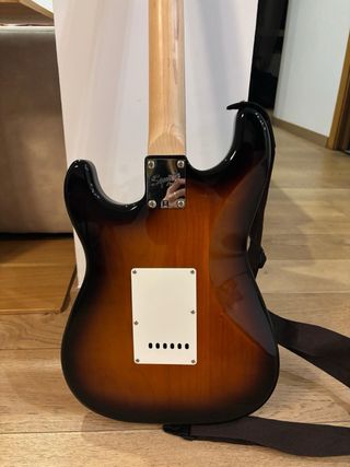 Fender Squier Stratocaster Guitarra Eléctrica