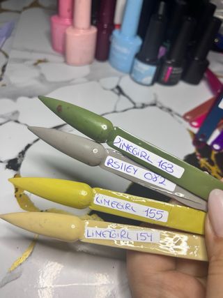 Lote de esmaltes de uñas variados