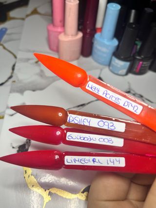 Lote de esmaltes de uñas variados