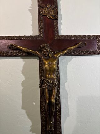 Crucifijo de madera y metal antiguo