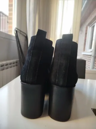 Botines negros plataforma tacón. Marca "VAS".