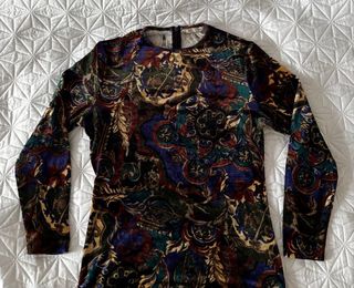 Camiseta elástiicaTerciopelo Estampada Manga Larga