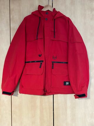 Chaqueta impermeable ZARA roja