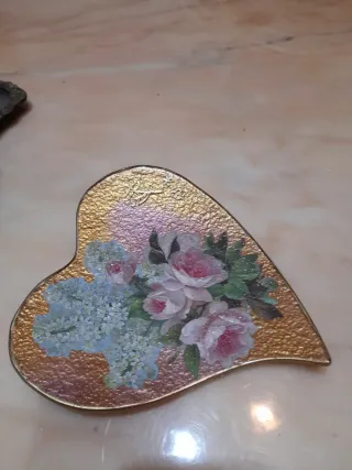 Cuore in vetro decorato con rose