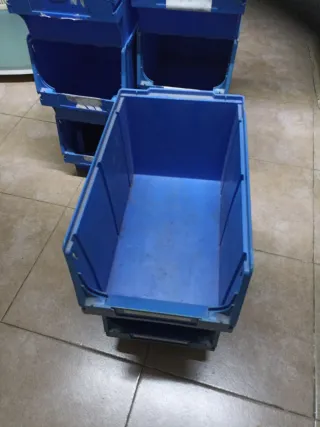 Gavetas azules grandes apilables