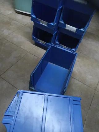 Gavetas azules grandes apilables