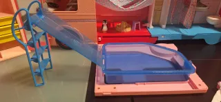 Caravana Barbie y armario con 2 muñecas