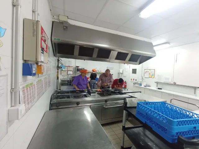 URGENCIA  INSTALACIÓN CAMPANA Y DUCTOS   674405742
