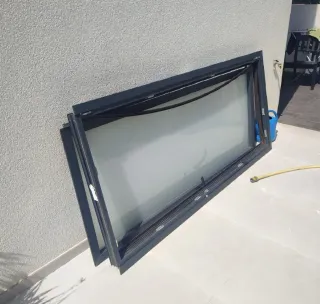 Puerta aluminio y cristal