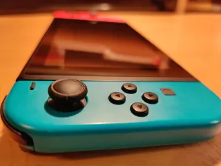 Nintendo Switch + Custodia + Stand + SD 128GB