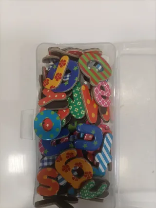 Letras imantadas decoradas para nevera