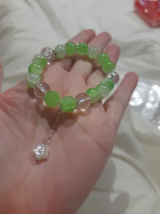 Pulsera de cristal con charm de flor