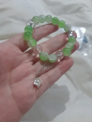 Pulsera de cristal con charm de flor