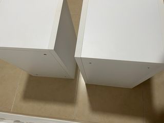 Cajoneras/estantes blancos de madera