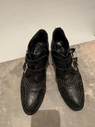Botines piel Is To Me tachuelas negros