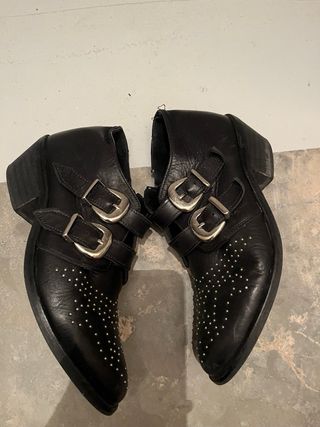 Botines piel Is To Me tachuelas negros