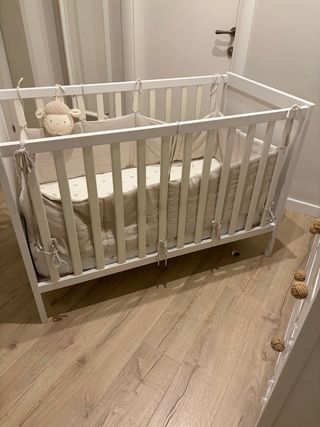 Cuna Ikea Sundvik Blanca 69x120cm con colchon.