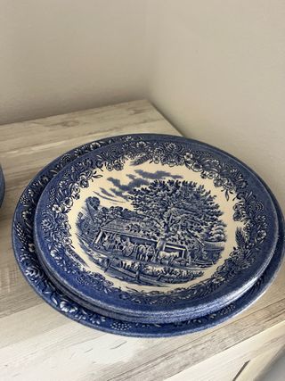 Vajilla de cerámica azul y blanca