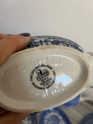 Vajilla de cerámica azul y blanca