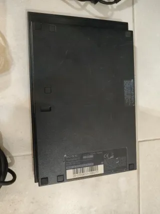 Consola PlayStation 2 con mandos y bolsa