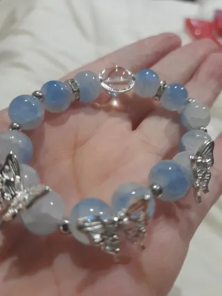 Pulsera con mariposa y cuentas