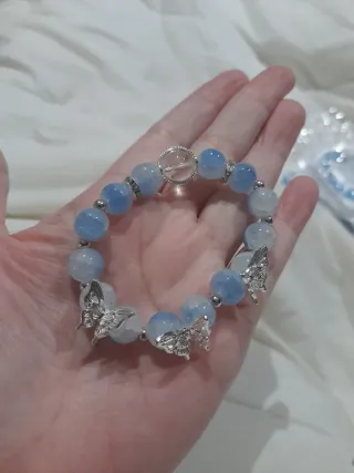 Pulsera con mariposa y cuentas