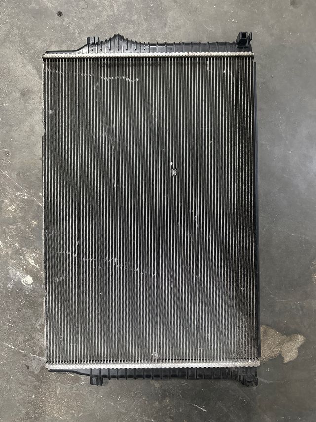 Radiador Agua Golf 7 R 300 5Q0121251EP