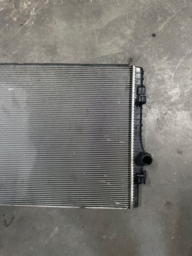 Radiador Agua Golf 7 R 300 5Q0121251EP