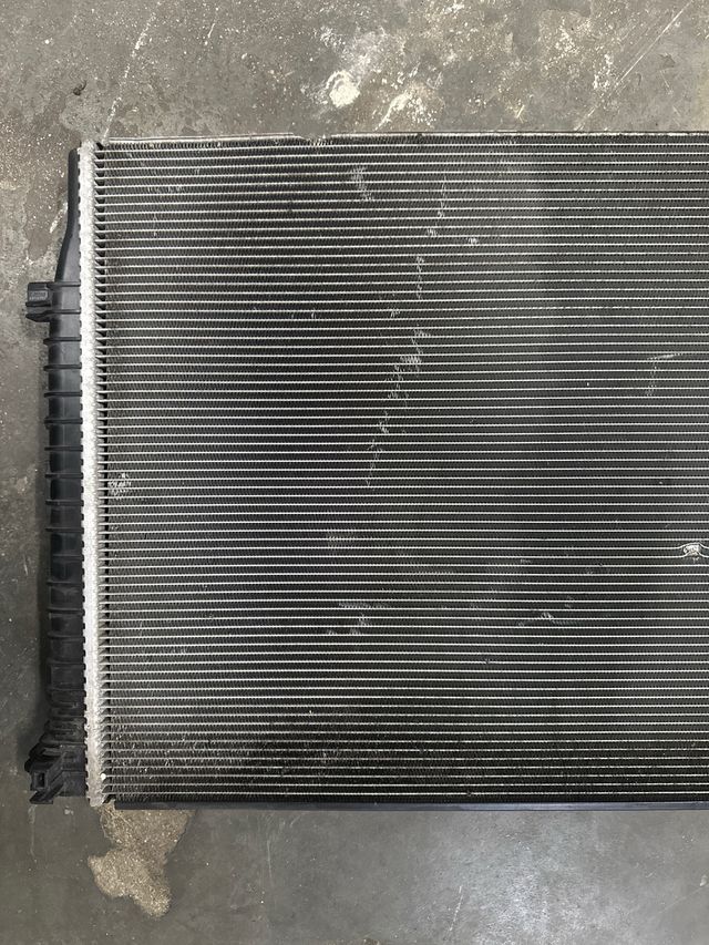 Radiador Agua Golf 7 R 300 5Q0121251EP